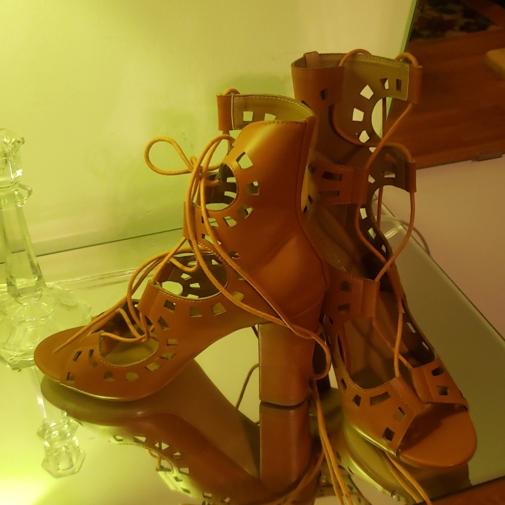 Shoes - Picture 2 of 3